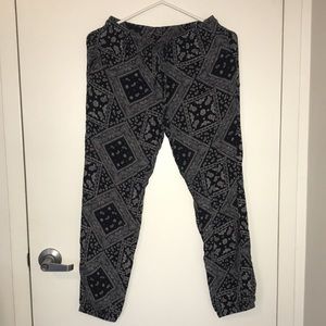 ❤️ Navy paisley jogger pants with pockets